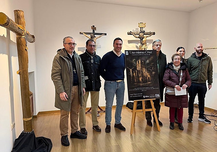 El Cristo Negro expone en Cáceres 17 cruces de guía de las cofradías por el 40 aniversario de su refundación